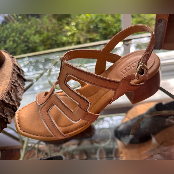 Born Shoes - Born Sofia Natural Sandals